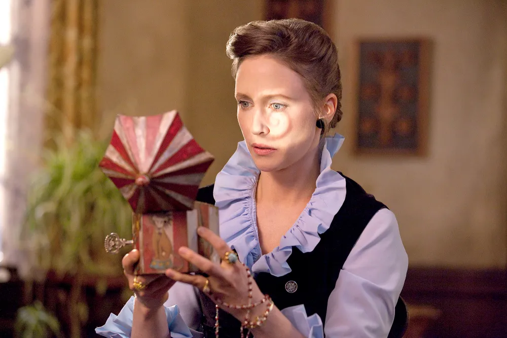 VERA-FARMIGA-as-Lorraine-Warren-in-The-Conjuring