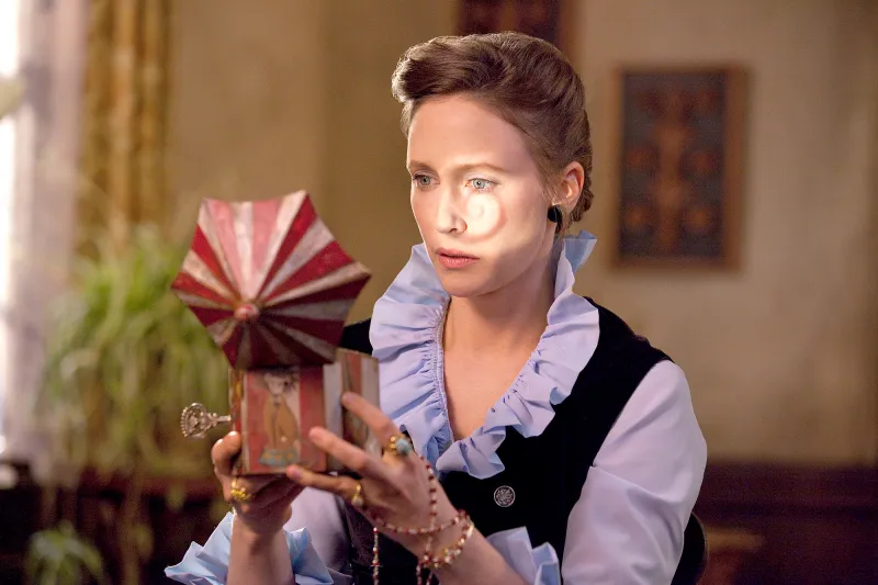 VERA-FARMIGA-as-Lorraine-Warren-in-The-Conjuring