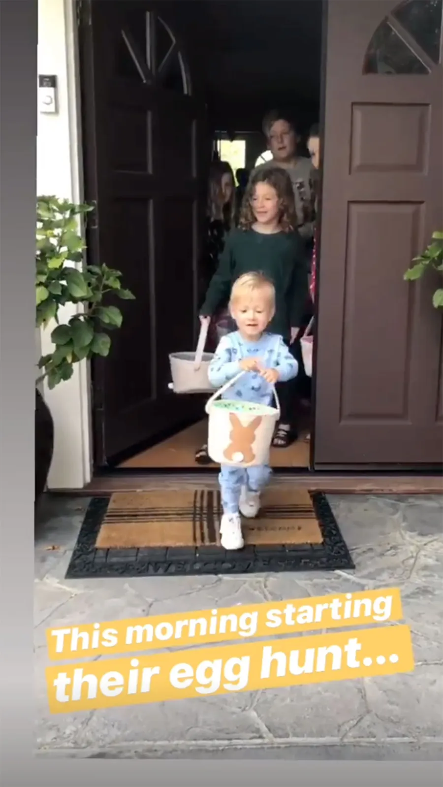 Tori Spelling easter