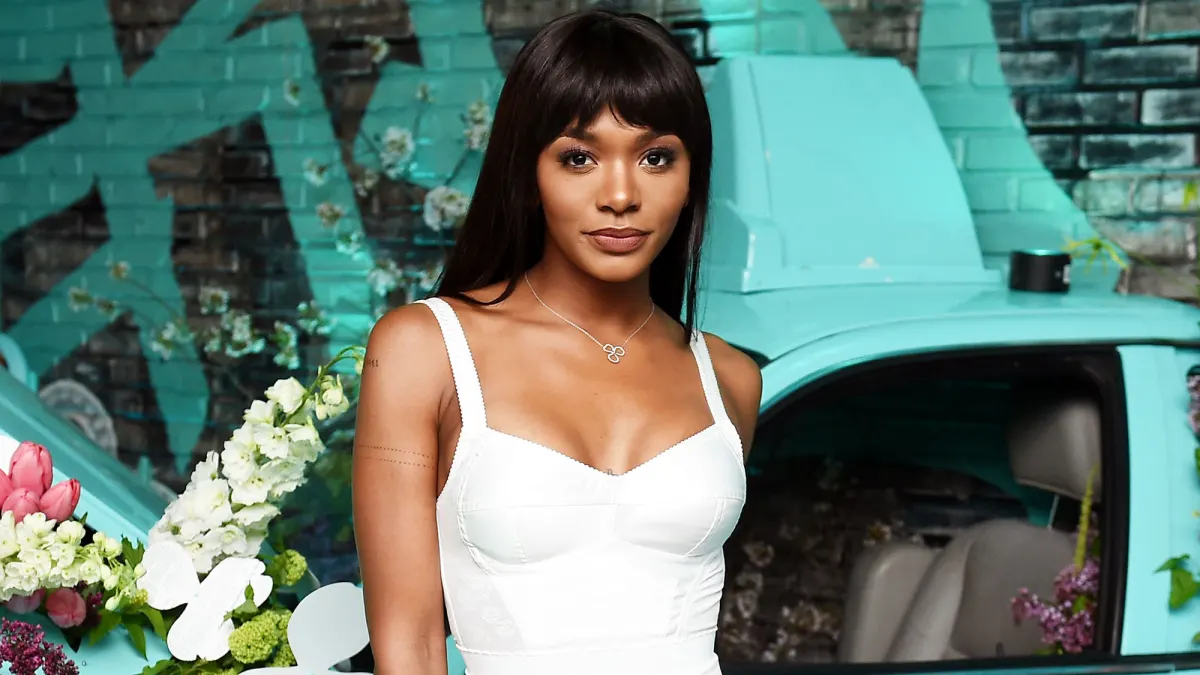 Magic Johnson’s Daughter Elisa Proudly Displays Her ‘Intense’ Stomach Scars After Escaping Replica Luxury Handbag Invasion