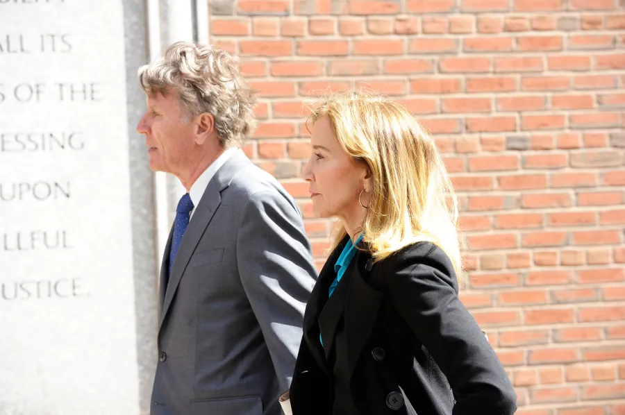 Felicity Huffman Arrives at Court Ahead of Hearing Over College Admissions Scam