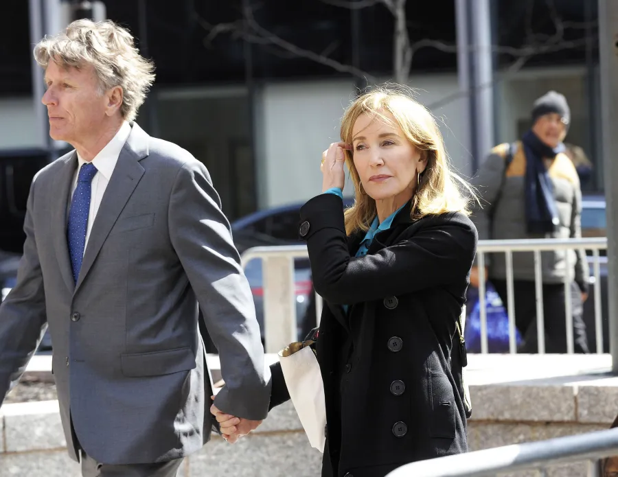 Felicity Huffman Arrives at Court Ahead of Hearing Over College Admissions Scam
