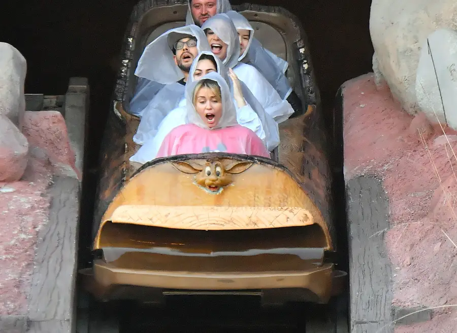 miley-cyrus-at-disneyland