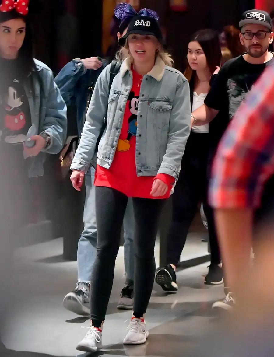 miley-cyrus-at-disneyland