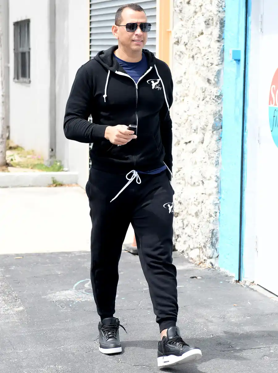 Alex-Rodriguez-hot-yoga