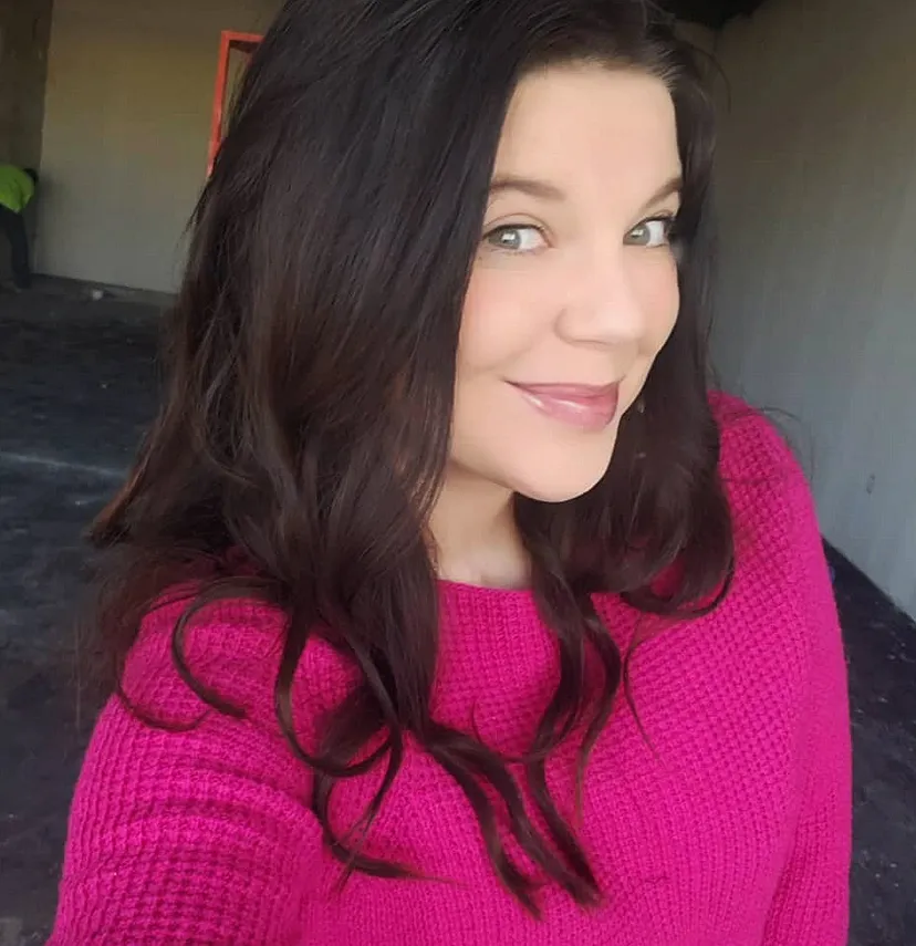 Amy-Duggar-maternity-pants