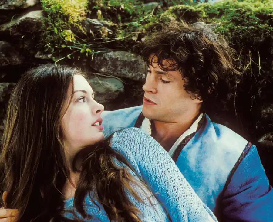 Anne-Hathaway-Hugh-Dancy-Ella-Enchanted