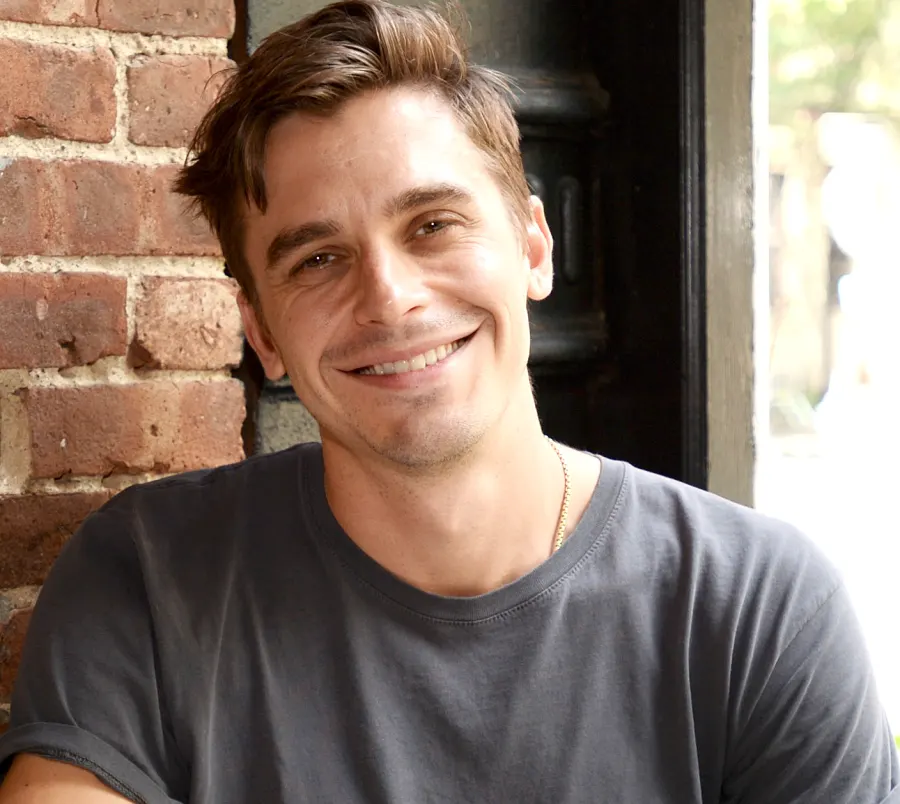 Antoni-Porowski-hot-yoga