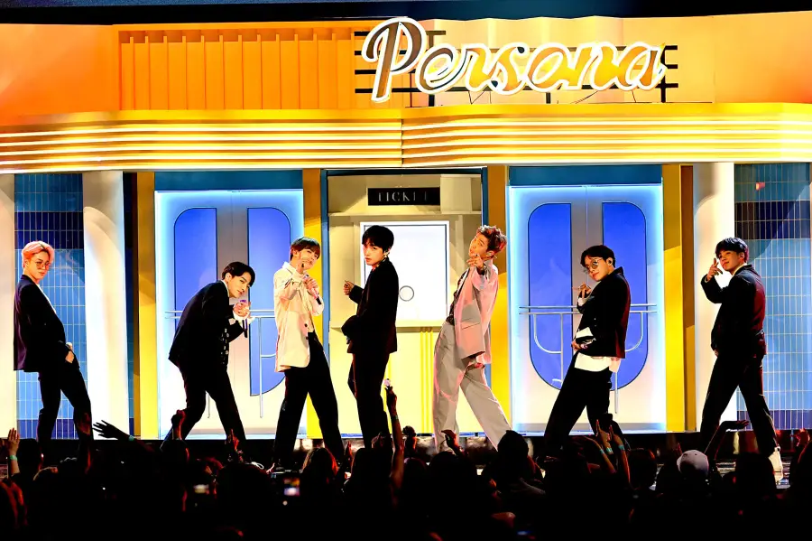 BTS Performs Onstage Billboard Music Awards 2019.jpg