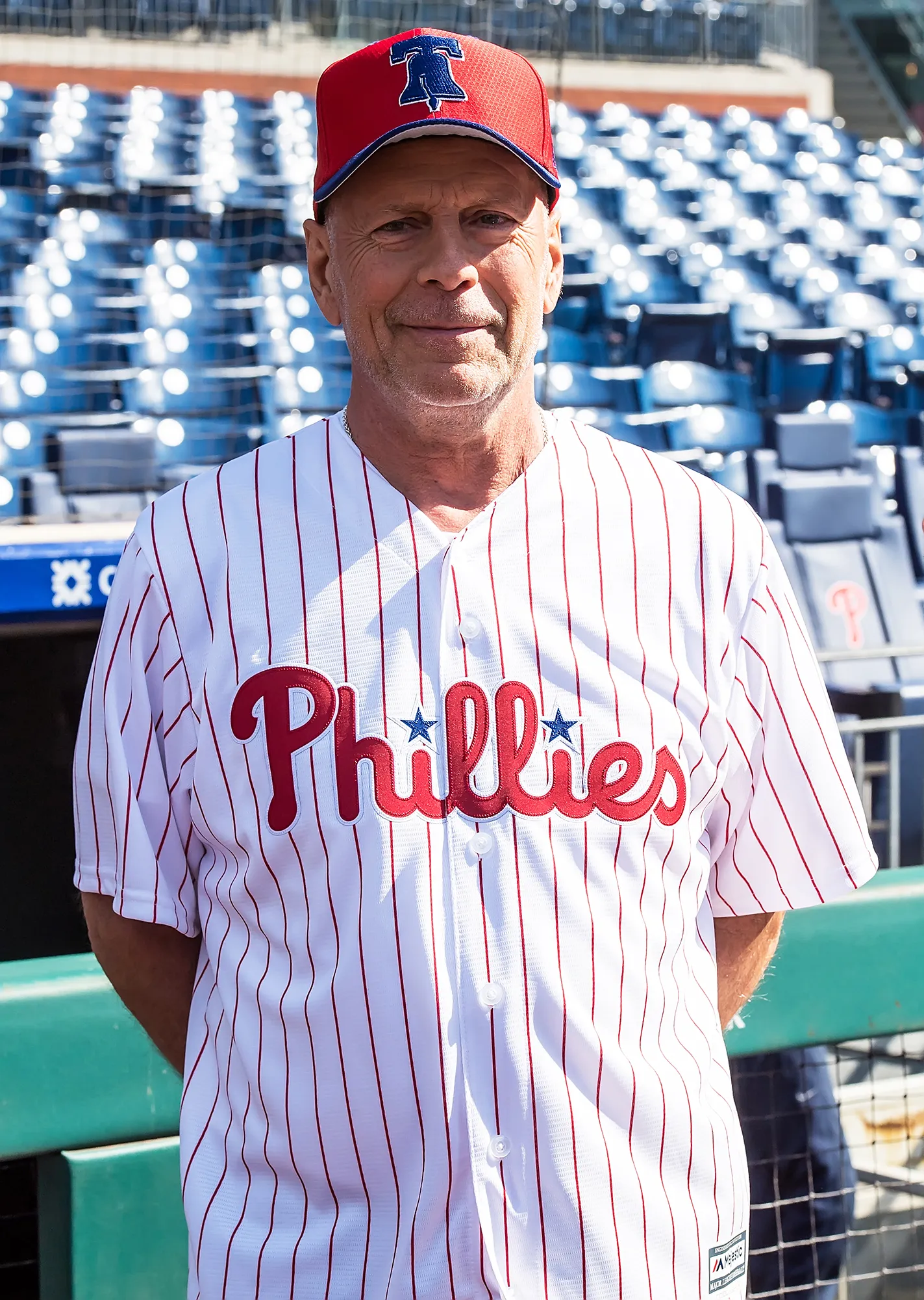 Bruce Willis Booed First Pitch Phillies Brewers Game