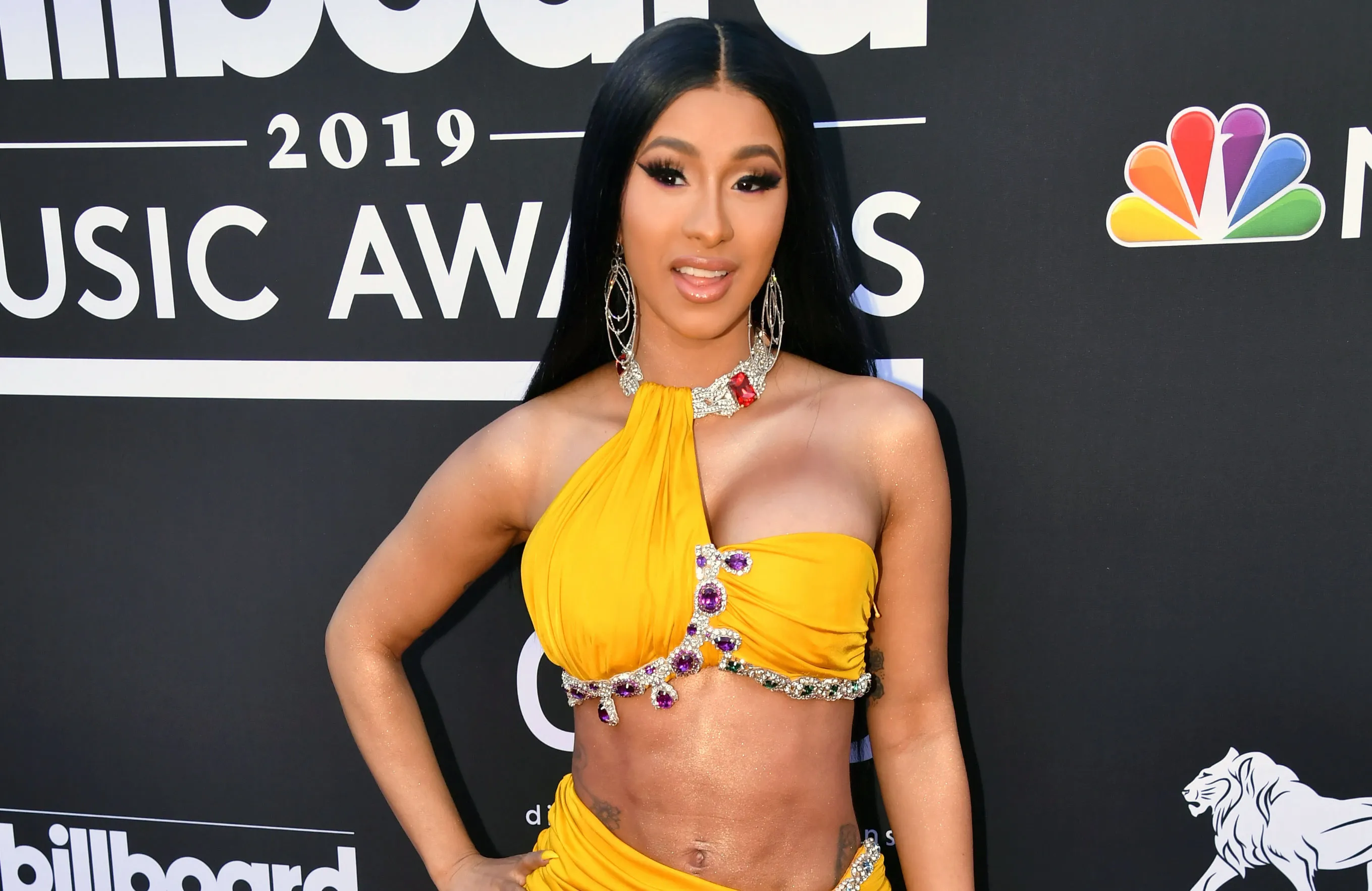 Cardi B Bares All to Give Fans a NSFW Body Lesson After 2019 Billboard Music Awards