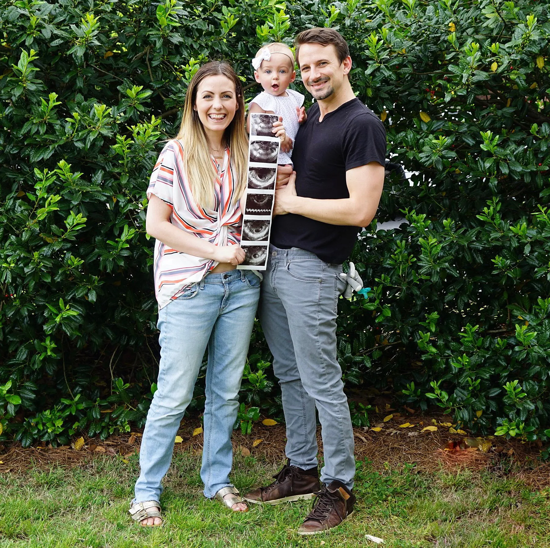 Carly-Waddell-Evan-Bass-and-Isabella-with-sonogram-pics-option