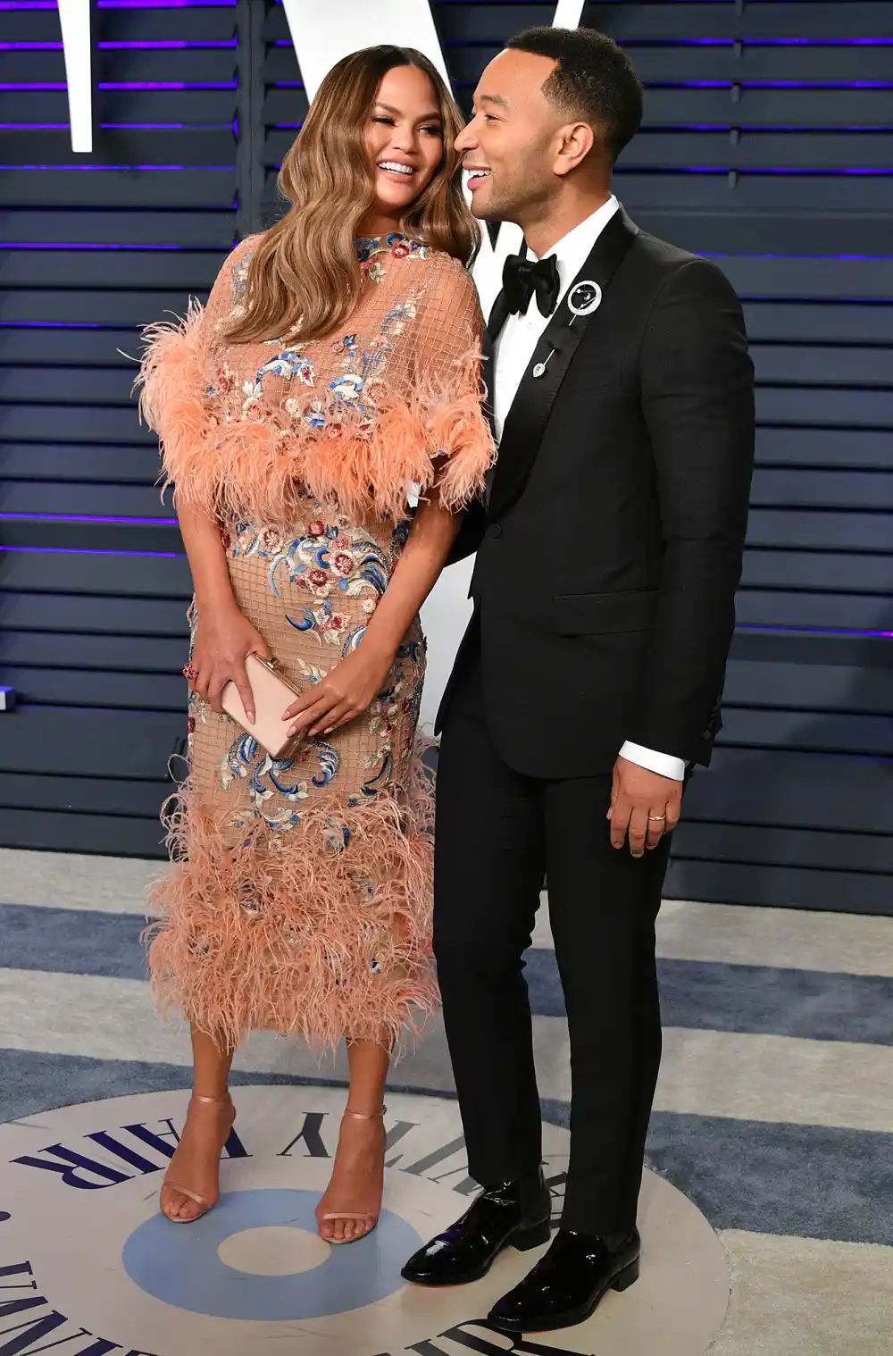 Chrissy Teigen Showed John Legend Nude Baby Bump Pic Before Posting