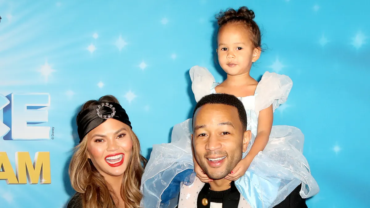 Chrissy-Teigen's-Daughter-Recreates-Her-Meme