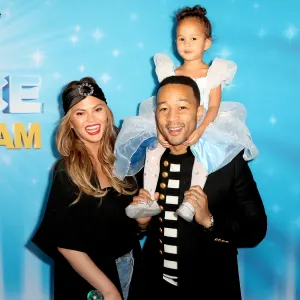 Chrissy-Teigen's-Daughter-Recreates-Her-Meme