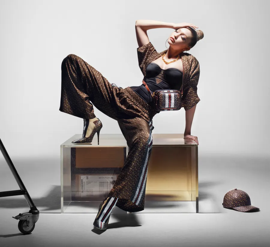 Gigi-Hadid-Gender-Bending-Burberry-Campaign