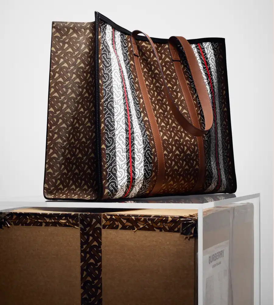 Gigi-Hadid-Gender-Bending-Burberry-Campaign