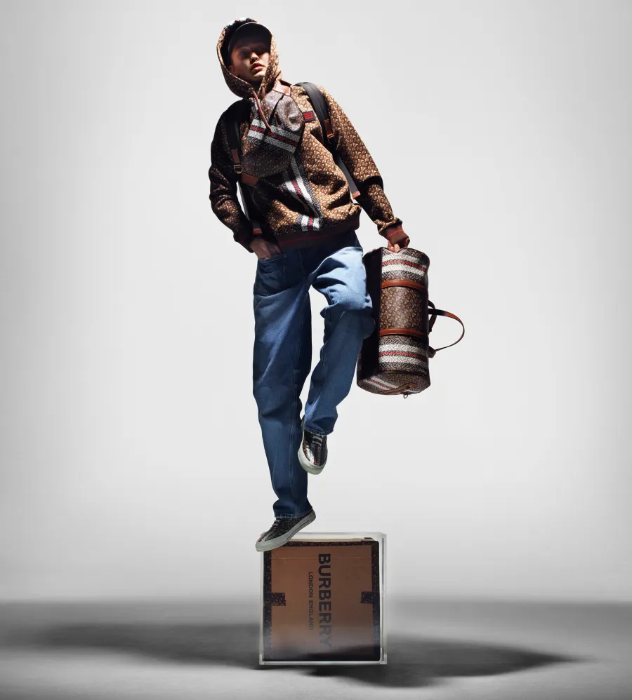 Gigi-Hadid-Gender-Bending-Burberry-Campaign