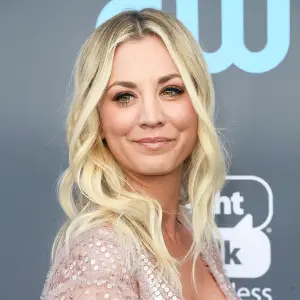 Kaley Cuoco False Eyelashes