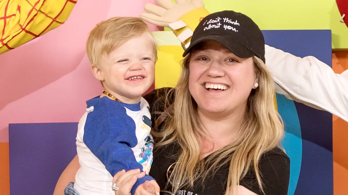 Kelly-Clarkson-Remington-Alexander