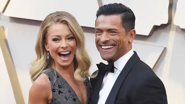 Kelly Ripa Mark Consuelos Wrestling Instead of Met Gala 2019