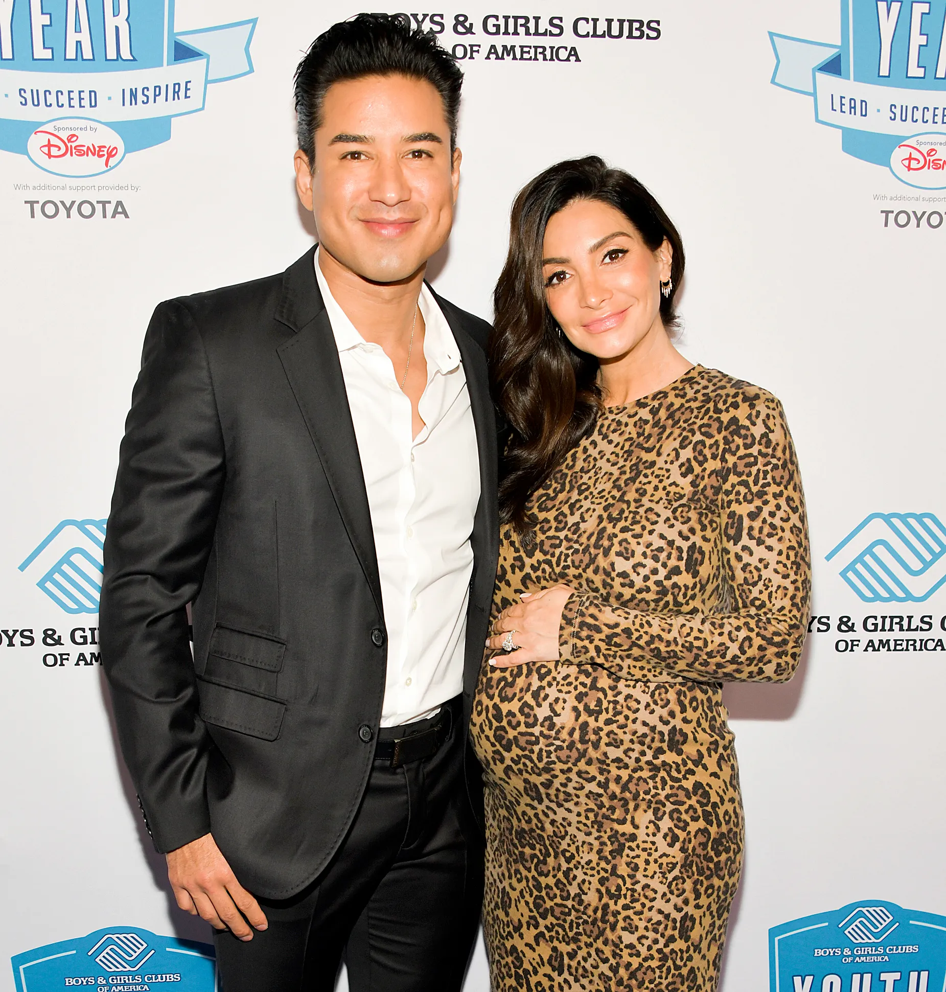 Mario-Lopez-Courtney-Mazza-gives-birth