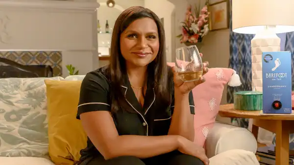 Mindy Kaling-barefoot-wine
