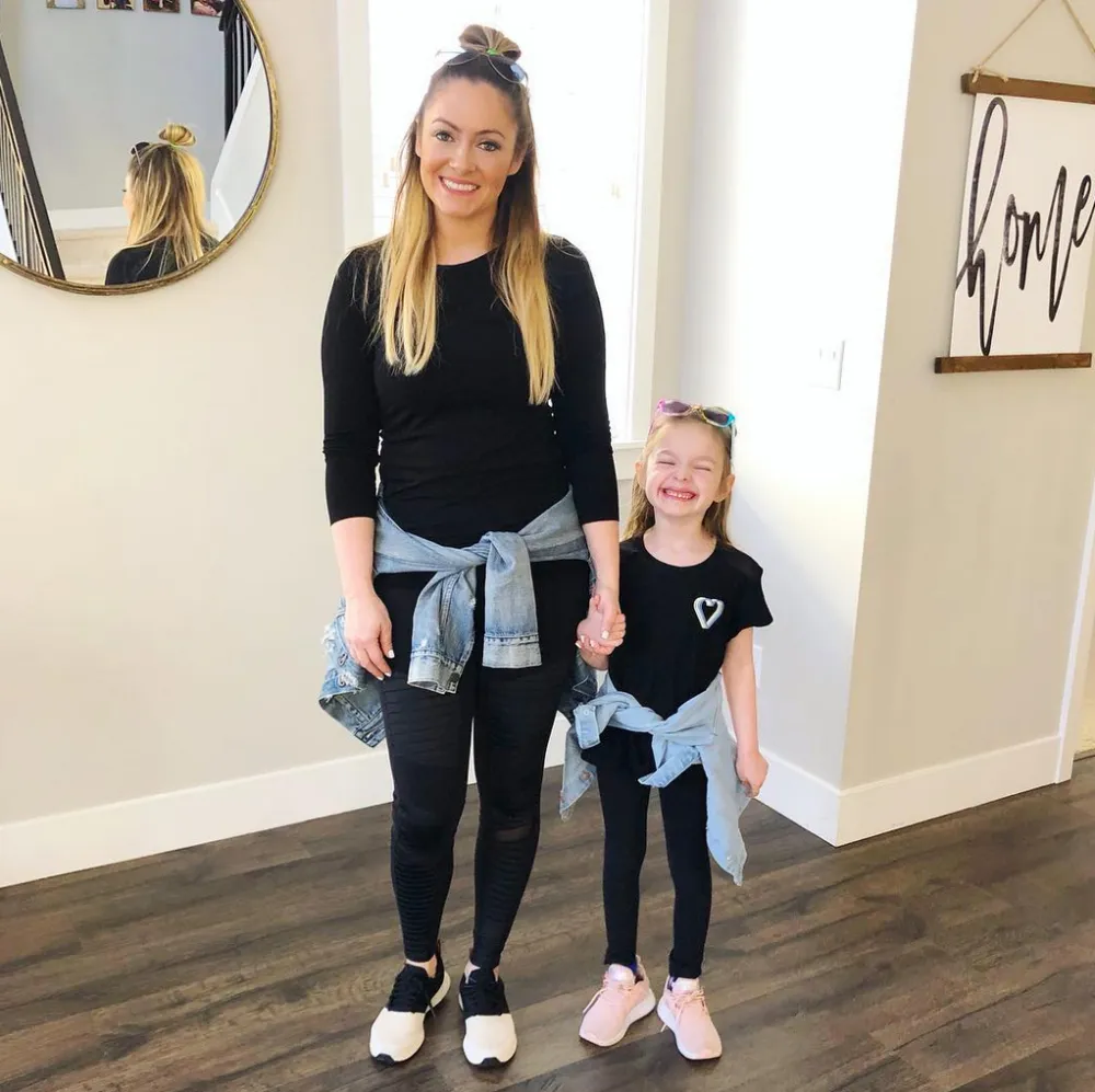 Molly-Mesnick-and-daughter