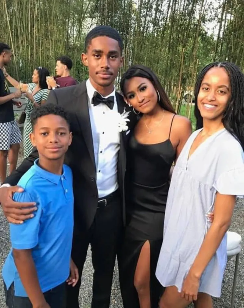 Sasha Obama Goes to Prom, Michelle Obama and Malia Obama Pop in for Family Pictures