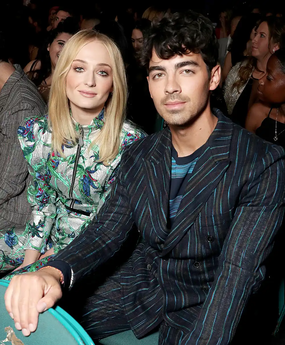 Sophie-Turner-Kisses-Joe-Jonas-BBMA-backstage
