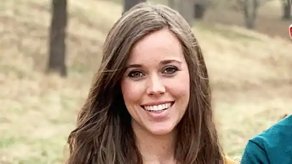Pregnant Jessa Seewald Son Kisses Belly
