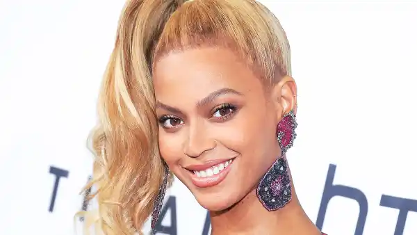 Beyonce Burgundy Dress October 20, 2015