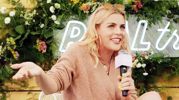 Busy Philipps Taking Meetings Busy Tonight