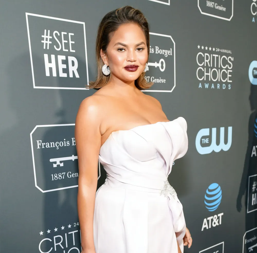 Chrissy Teigen Claps Back Social Media Pregnancy