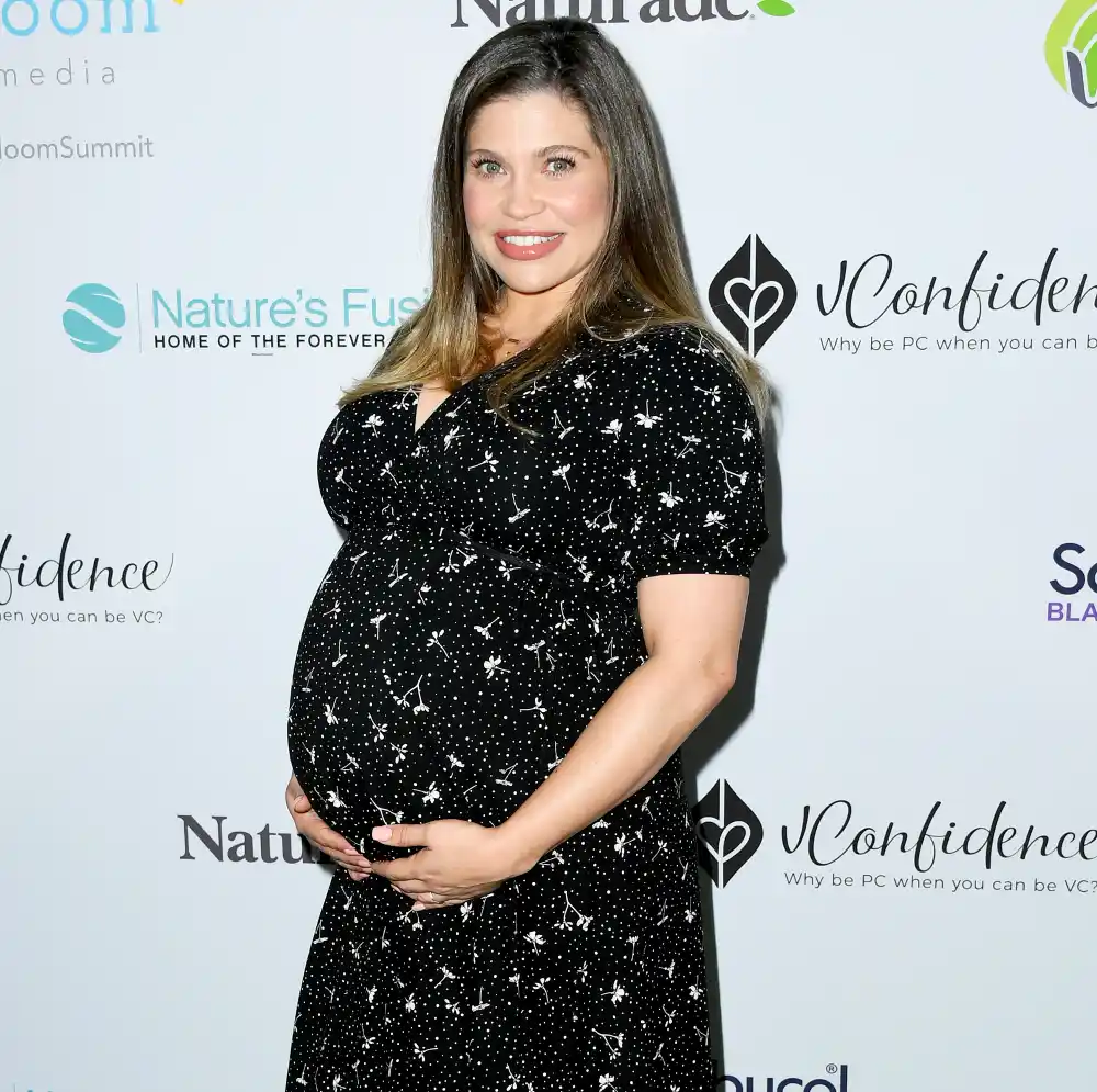 Danielle-Fishel-talks-pregnancy