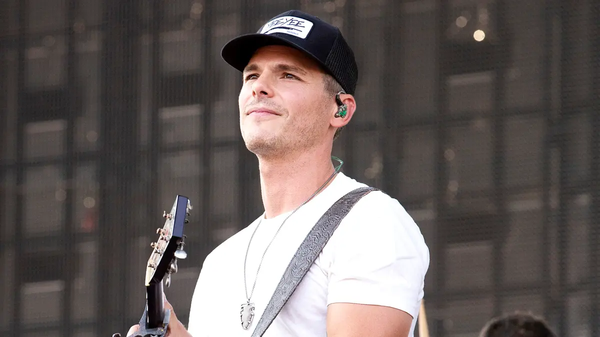 Granger-Smith-Back-on-Tour-With-Family-After-Son-River-Death