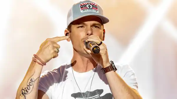Granger Smith Returns to Stage After 3-Year-Old Son Tragic Death
