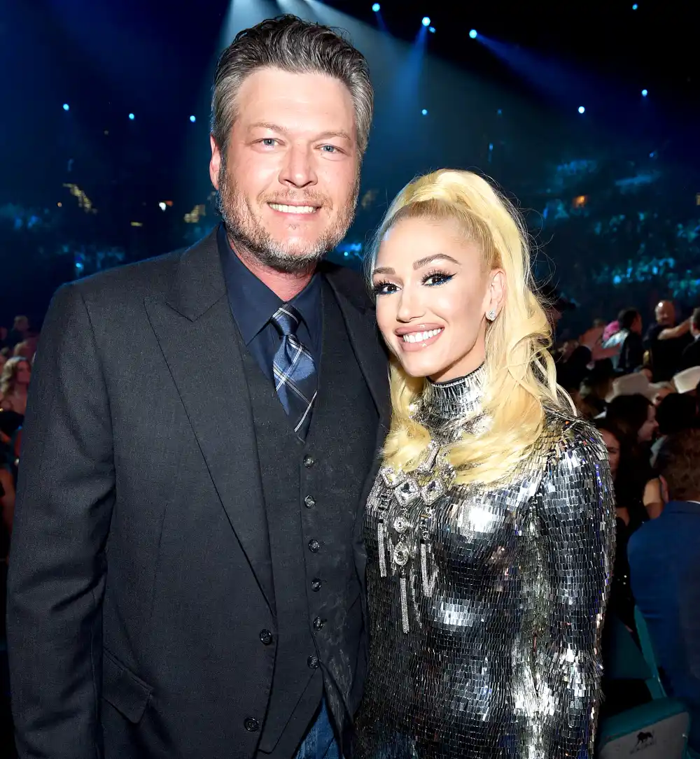 Gwen-Stefani-Blake-Shelton-Birthday-Balloon-and-kiss