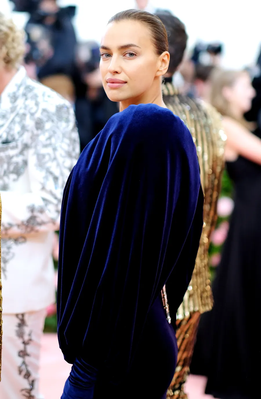 Irina Shayk met gala alone