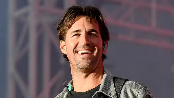Jake-Owen-Claps-Back-at-Anti-LGBTQ-Commenter
