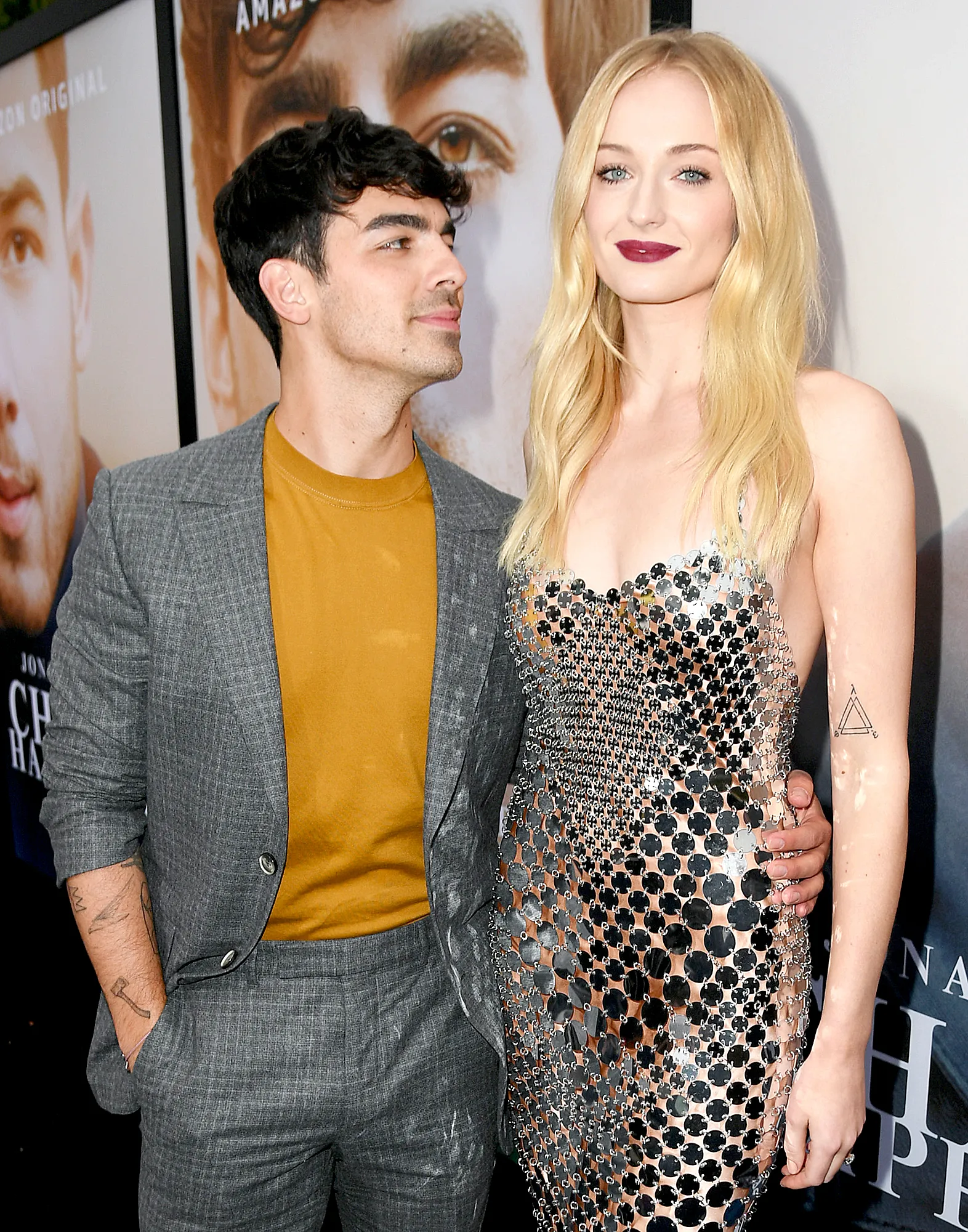 Joe-Jonas-and-Sophie-Turner-Hesitate
