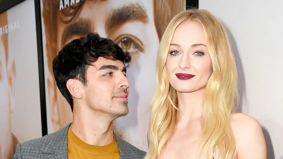 Joe-Jonas-and-Sophie-Turner-Hesitate