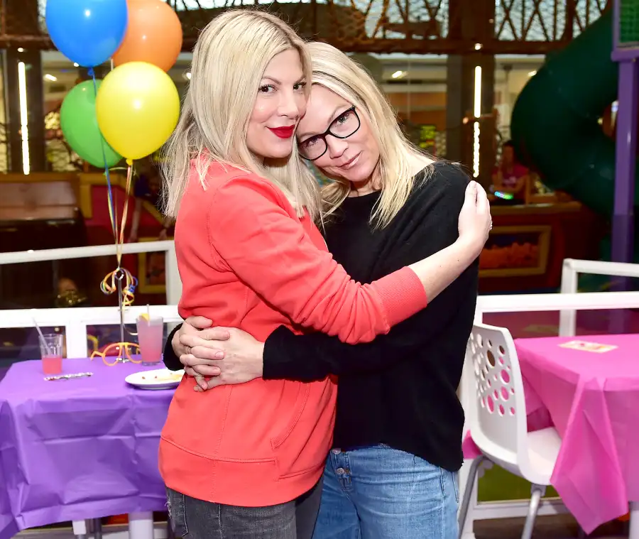 MAIN--Tori-Spelling-Jennie-Garth-friendship