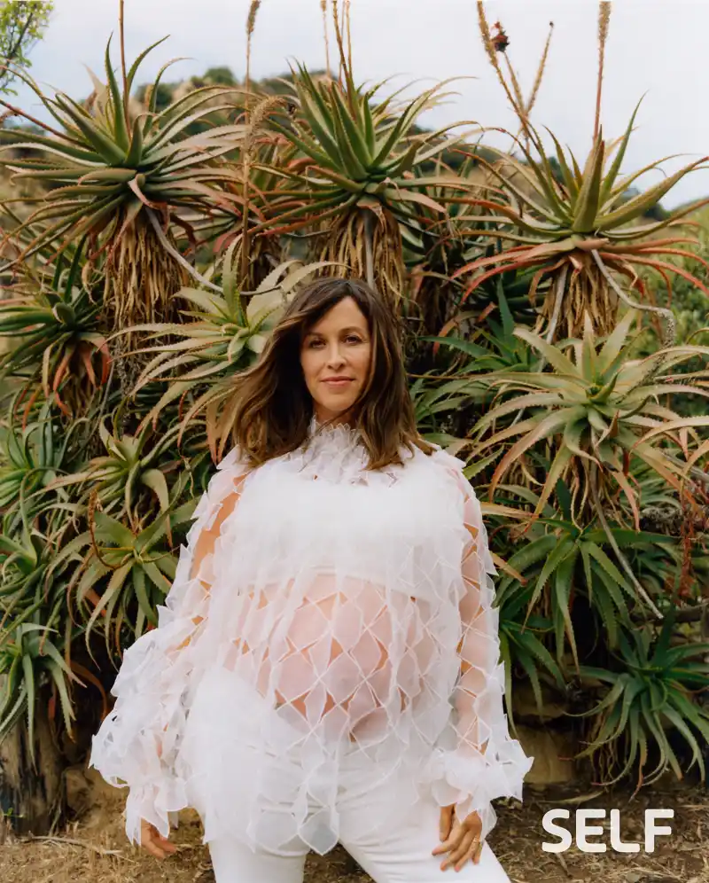 Pregnant Alanis Morissette Preparing Herself For Postpartum Depression