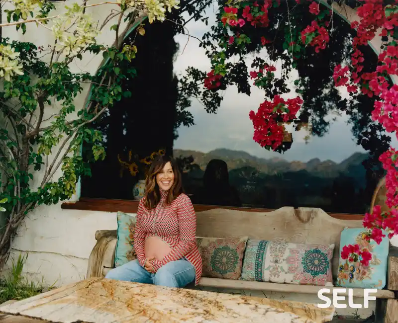 Pregnant Alanis Morissette Preparing Herself For Postpartum Depression