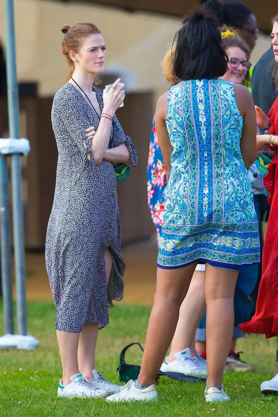 Rose Leslie Music Festival Kit Harington Continues Treatment