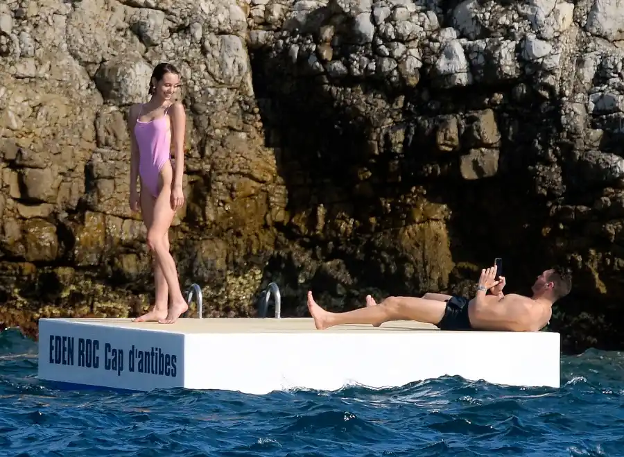 Ryan-Seacrest-kisses-Mystery-Woman-beach