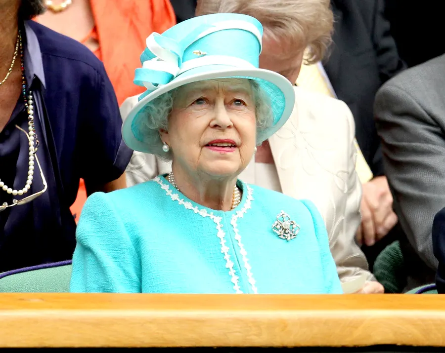 2010-Queen-Elizabeth-Wimbledon