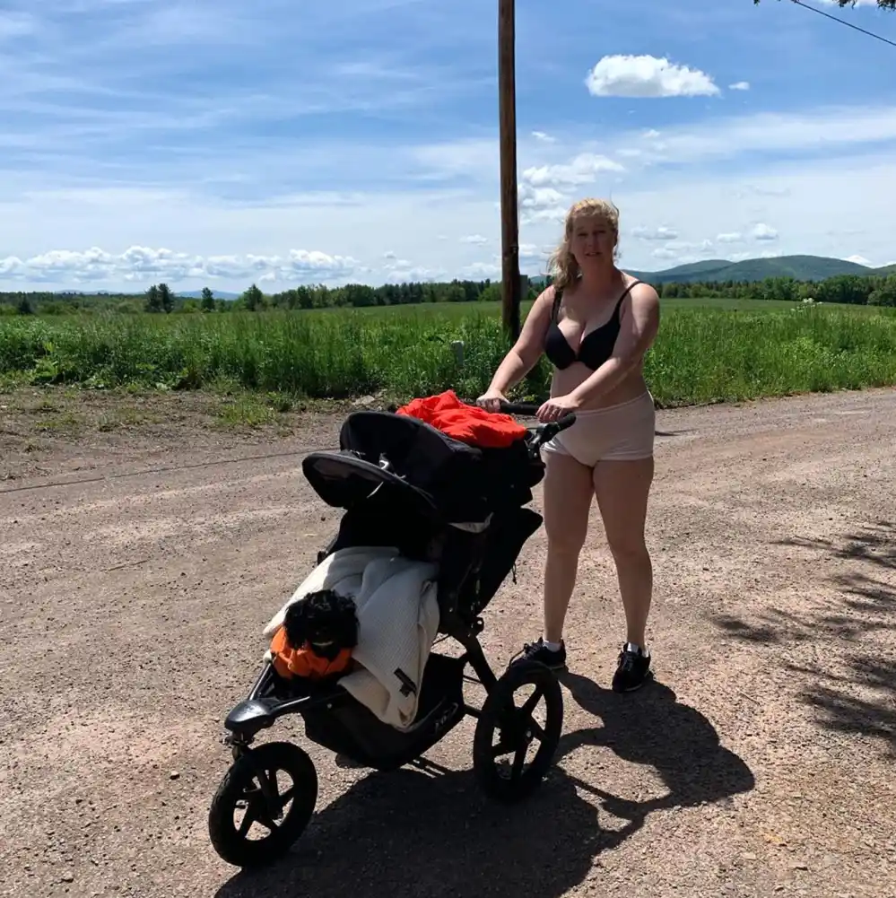Amy Schumer Post-Baby Body At Beach