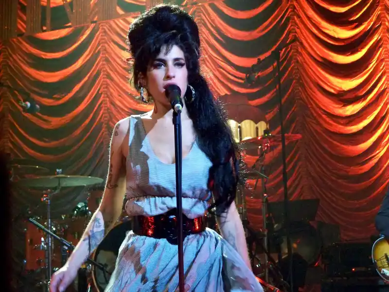 Amy Winehouse Performing - Gallery